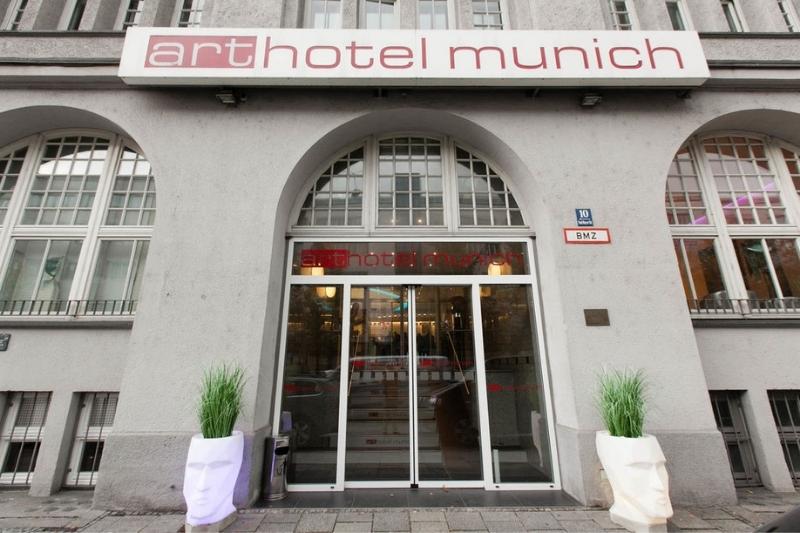 Image of front of Arthotel Munich.