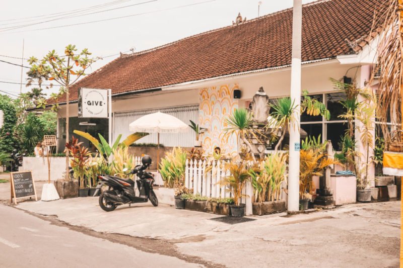 cafe with bike outside canggu